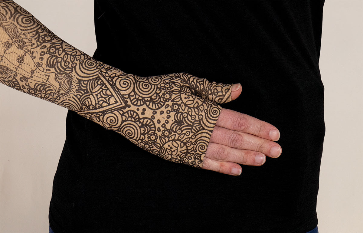 Beauty-Full Beige Gradient Compression Gauntlet