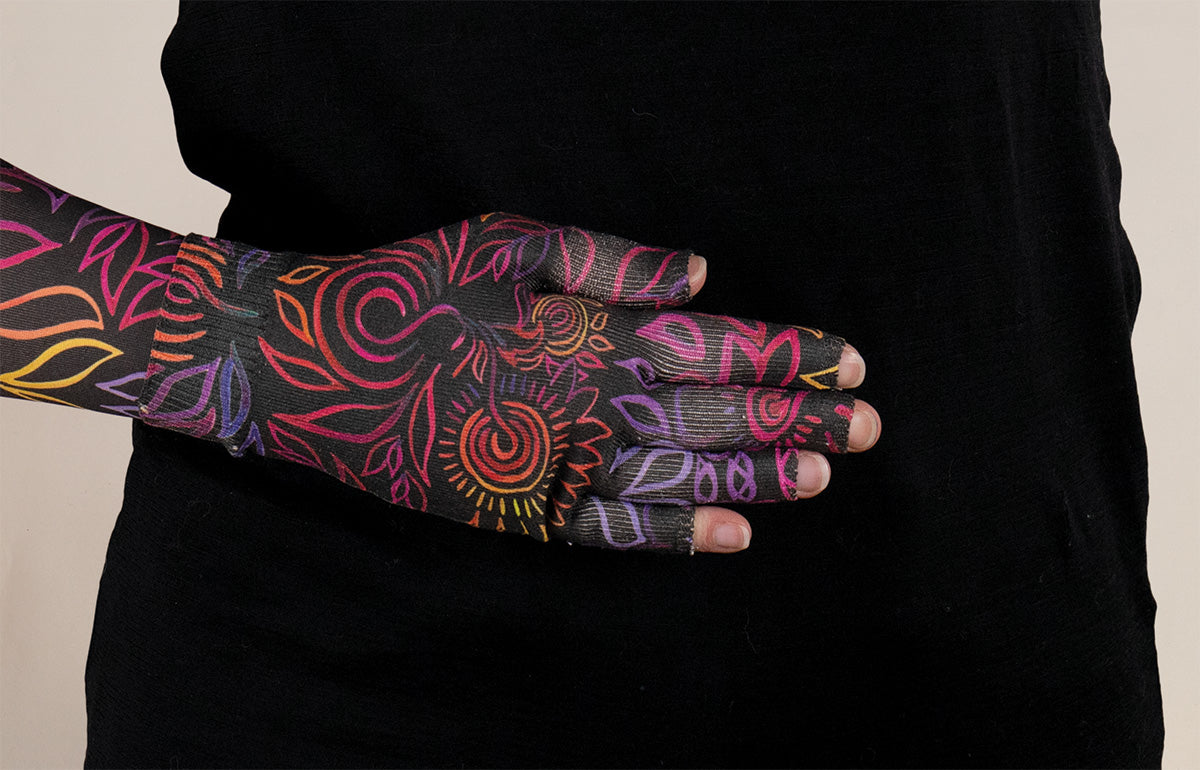 Vibrance Gradient Compression Glove